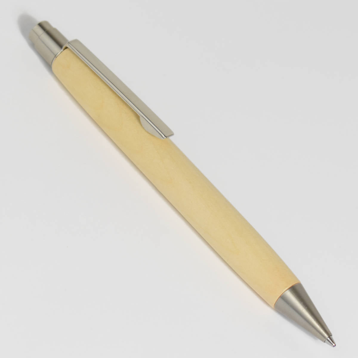 Eleganter Kugelschreiber 'Pen' aus Holz - Ahorn lackiert 12mm