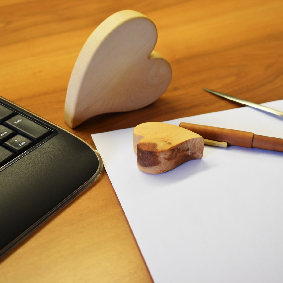Massivholz Herzen in 5 cm Länge ohne Gravur - Schönes Geschenk für Anlässe und liebe Menschen