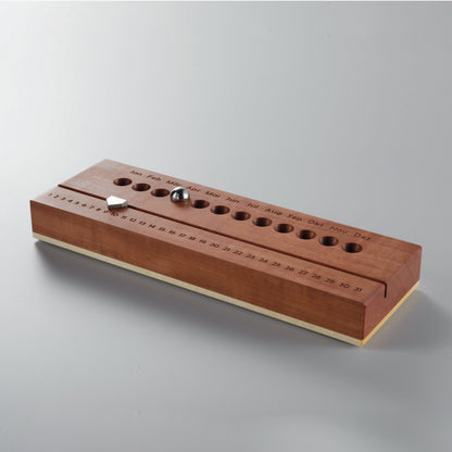 Hochwertiger Kalender 18,6 x 6,2 x 22 cm 'Classy' Kirschholz