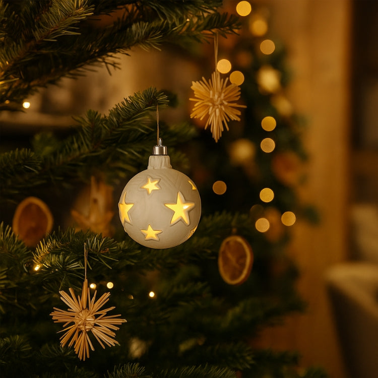 Weihnachtskugel | Sterne | hohl mit Aufhänger | Zirbenholz | Durchmesser 8 cm