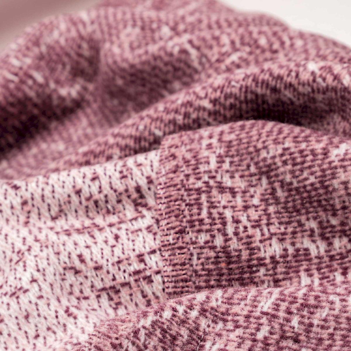 Kuscheldecke 'Ease' | 140x200 cm | BW und PA | Strukturmuster | Rose |  waschbar