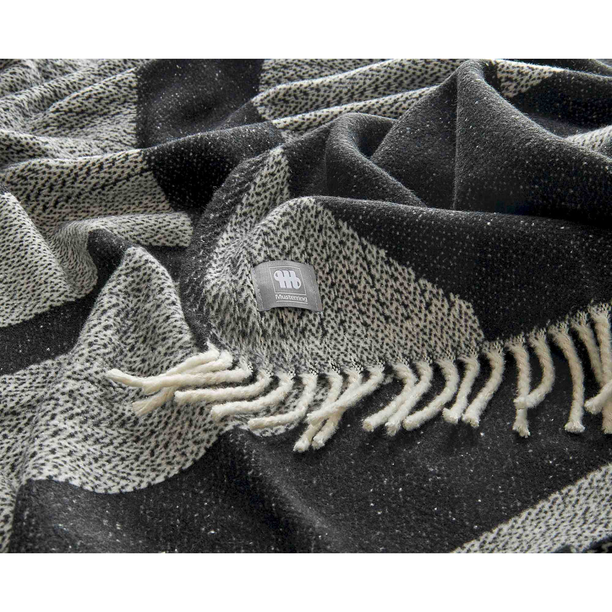 Kuscheldecke 'Slow' | 140x200 cm | BW und PE | Schwarz/Grau |  waschbar