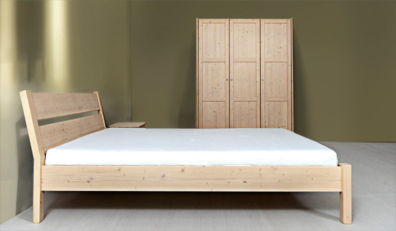 Klassischer Massivholzschrank 'Dream Base'  2tuerig/b105 Kernbuche mit Wasserlack behandelt