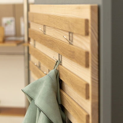 Wandgarderobe | verschiebbare Haken | L 78 x B 28 x H 2,4 cm | Esche und Eiche | Made in Germany