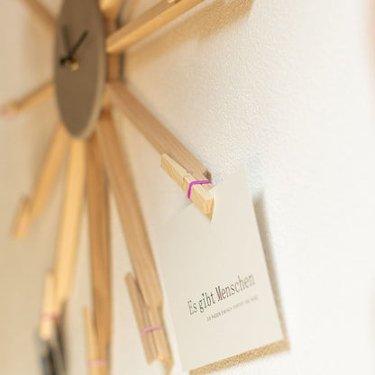 Wanduhr 'Solea' | Platz für Fotos | Esche, Holzfaserplatte | Anthrazit | DM 60 cm | Made in Germany