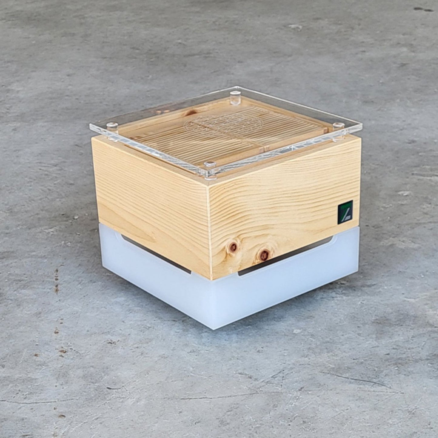 Zirbenlüfter ‘Kubus Junior’ | für 15 m² | flüsterleiser Ventilator | Lichtfarben wählbar |  für Privat und Büro | Made in Austria