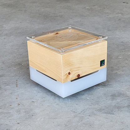 Zirbenlüfter ‘Kubus Junior’ | für 15 m² | flüsterleiser Ventilator | Lichtfarben wählbar |  für Privat und Büro | Made in Austria