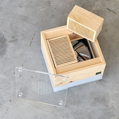 Zirbenlüfter ‘Kubus Junior’ | für 15 m² | flüsterleiser Ventilator | Lichtfarben wählbar |  für Privat und Büro | Made in Austria