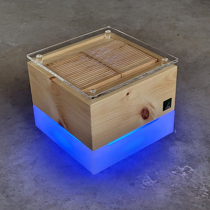 Zirbenlüfter ‘Kubus Junior’ | für 15 m² | flüsterleiser Ventilator | Lichtfarben wählbar |  für Privat und Büro | Made in Austria