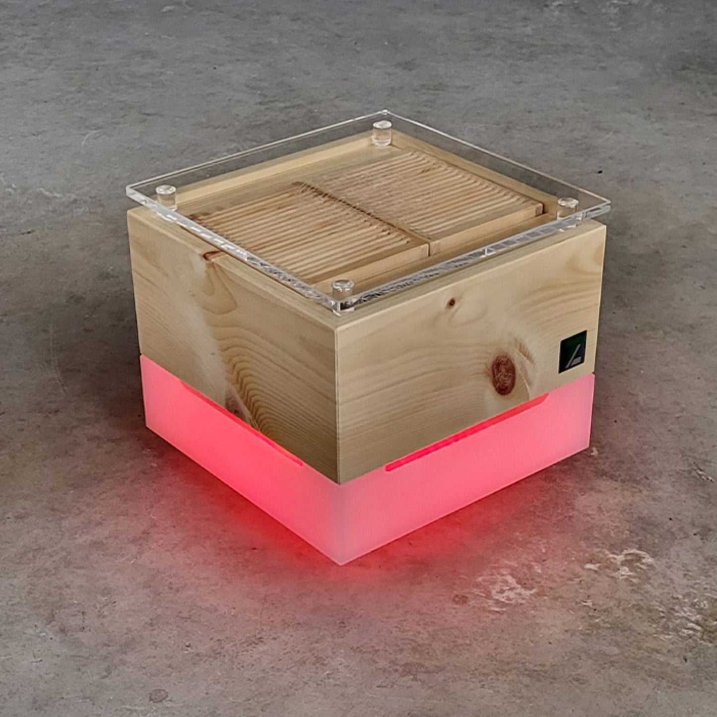 Zirbenlüfter ‘Kubus Junior’ | für 15 m² | flüsterleiser Ventilator | Lichtfarben wählbar |  für Privat und Büro | Made in Austria