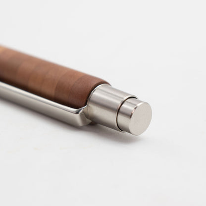 Unverwechselbarer Kugelschreiber 'Patchwork' aus verschiedensten Holzstücken im Streifenlook mit hochwertige Hülle