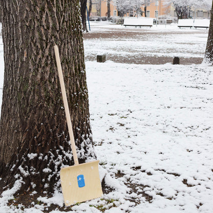 Schneeschieber/Schneeschaufel für Kinder | aus nachhaltigem Holz | Stiellänge: 70 cm | Blattbreite: 24 cm | ab 6 Jahren |  Gewicht: 0,51 kg - Handmade in Austria