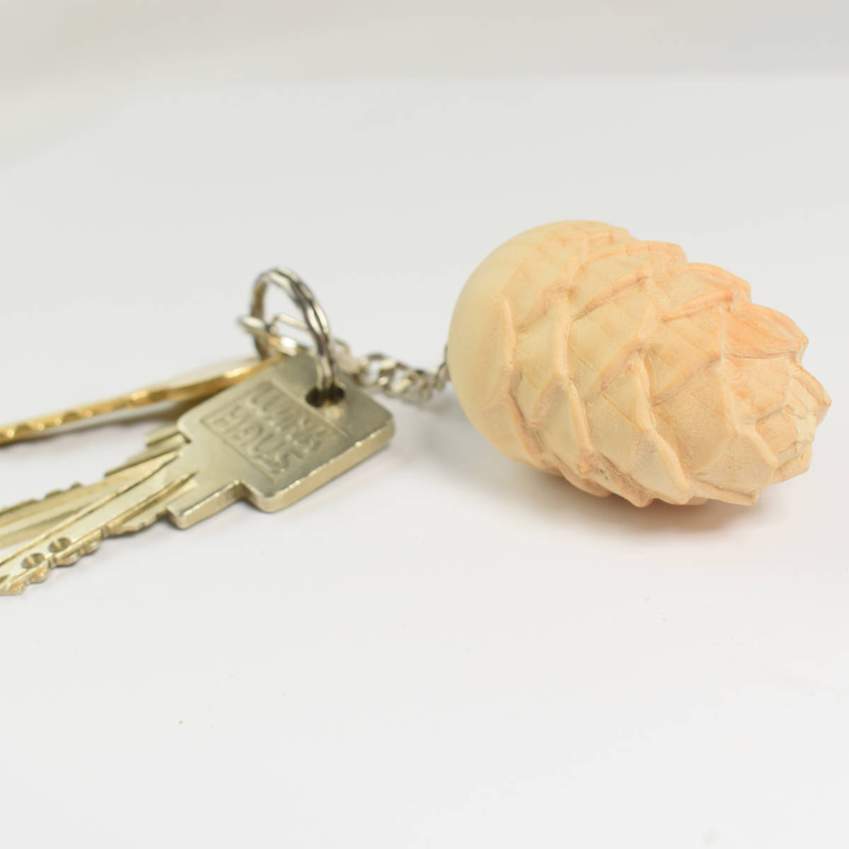 Schlüsselanhänger mit Zirbenzapfen als dufter Begleiter - 'Pine Time 2 Go' Ø 3,4 cm