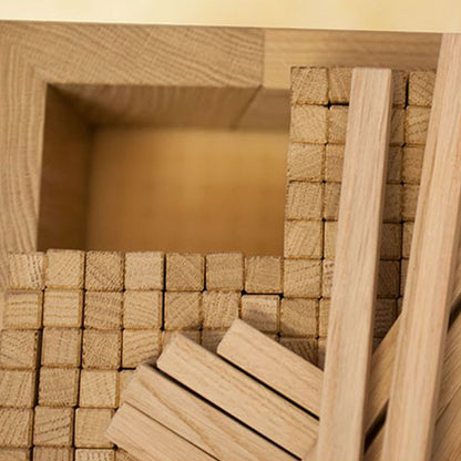 Ergonomischer Massivholz Hocker | 'Brick by Brick' | 576 dynamische Stifte | 42x42x44 cm | metallfrei | in verschiedenen Holzarten
