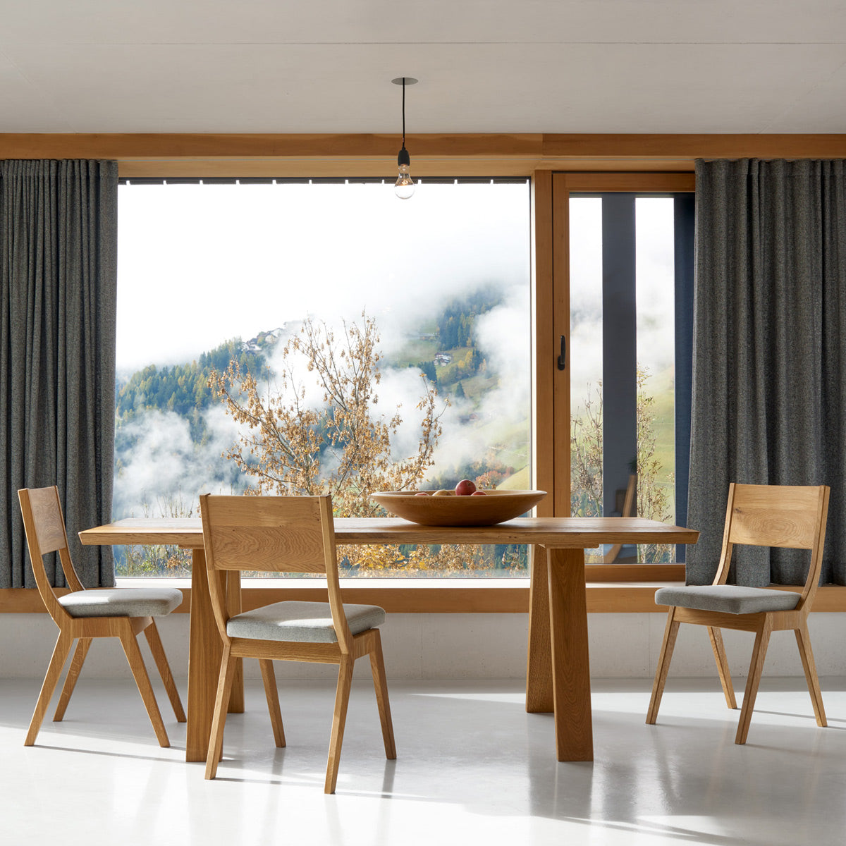Schlichter Massivholzstuhl 'Simple' | mit Polsterung | äußerst stabiles Handwerk aus Südtirol | in verschiedenen Holzarten