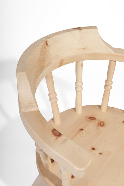 Landhaus Stuhl | mit Armlehne | aus Zirbenholz (Arve) | 'Sitbetter Native' | Beine aus Buche | Comfort Country